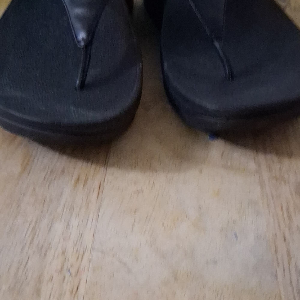 Fitflop Black Thong Sandals - Picture 5 of 8